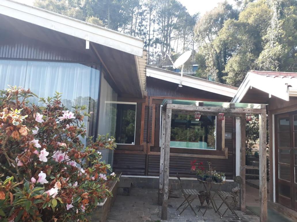 Villa Valentina Chales Com Lareira E Churrasqueira - Campos do Jordao — Photos 1